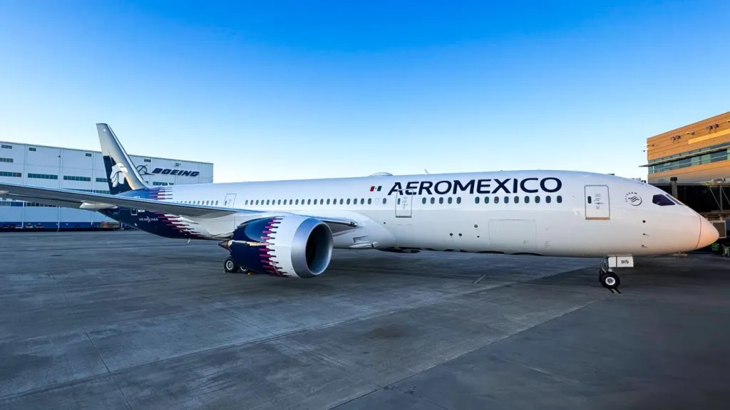 Recibe Aeroméxico nuevo Boeing 787 con renovada identidad visual.