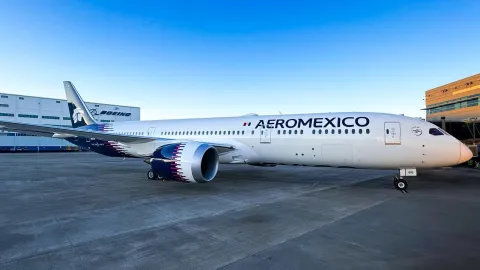 Recibe Aeroméxico nuevo Boeing 787 con renovada identidad visual.